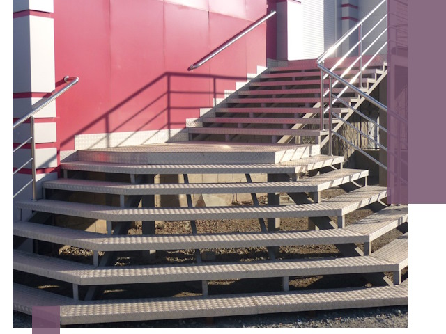 Лестницы для магазина в Чебаркуле — изготовление и монтаж