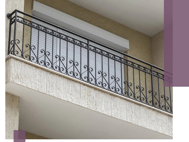 Балконные ограждения из металла и стекла в Чебаркуле для домов