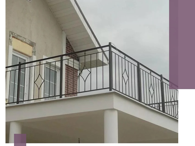 Изготовление балконных ограждений в Чебаркуле из металла и стекла